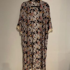 Carly Jean Los Angeles Kimono